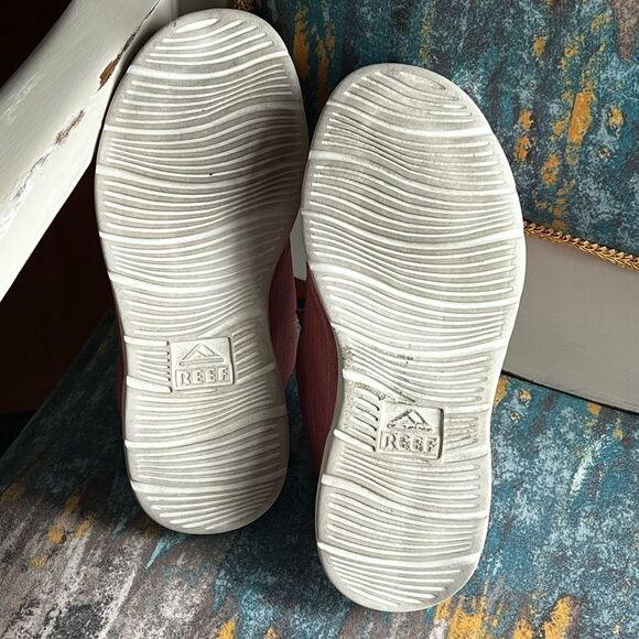 Reef Women’s Pink Cushion Coast Shoes - Picture 4 of 8